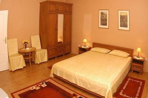Bed and Breakfast Peron Panzio à Debrecen Extérieur photo